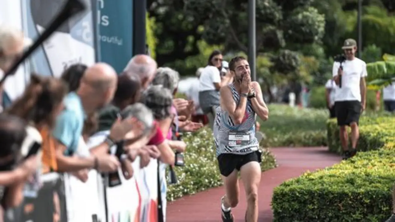 Dani Osanz entra en meta para firmar la &uacute;ltima etapa celebrada en Madeira.Foto: Golden World Series- Madeira- Jordi SaragossaDani Osanz