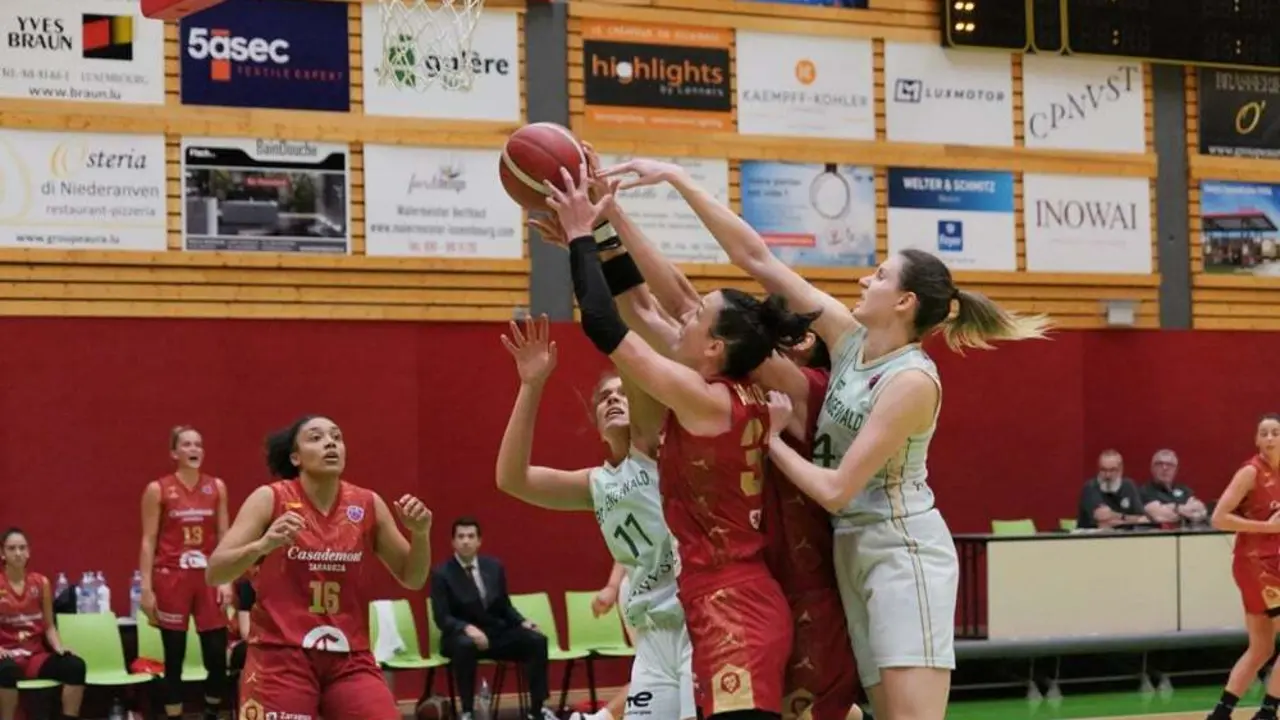 Tremenda energ&iacute;a e &iacute;mpetu de Gracia Alonso en cada rebote | Foto: FIBA