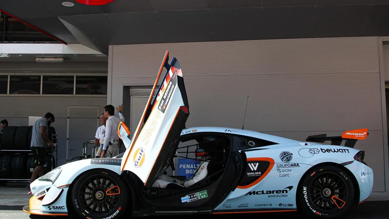Guillermo Aso luchar&aacute; por el t&iacute;tulo de Supercars, con este veh&iacute;culo, sobre el asfalto de Estoril. Foto: Cedida