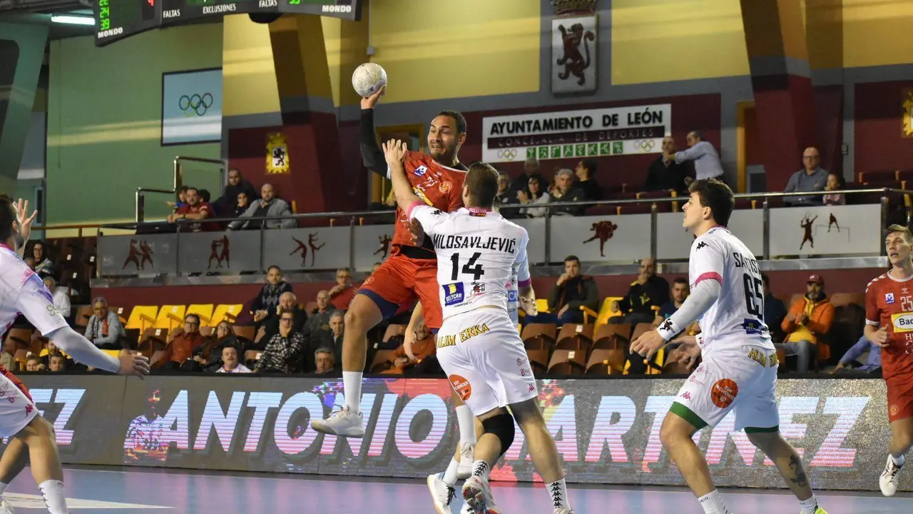 Nolasco espera contar contra Benidorm este s&aacute;bado con el central del Bada Dij&agrave;, en la imagen. Foto: Manu Quiroga