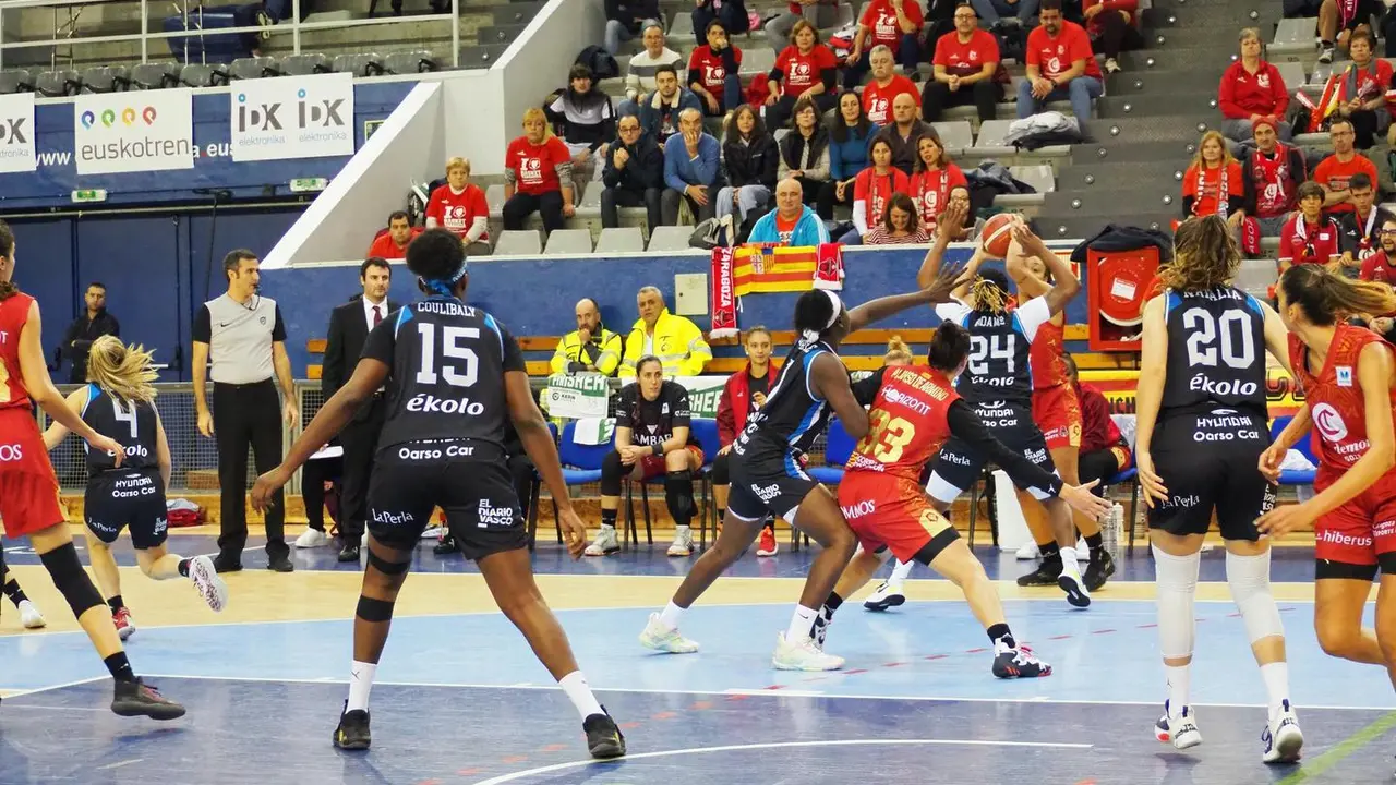 Acci&oacute;n del partido | Foto: @ibaetabasket