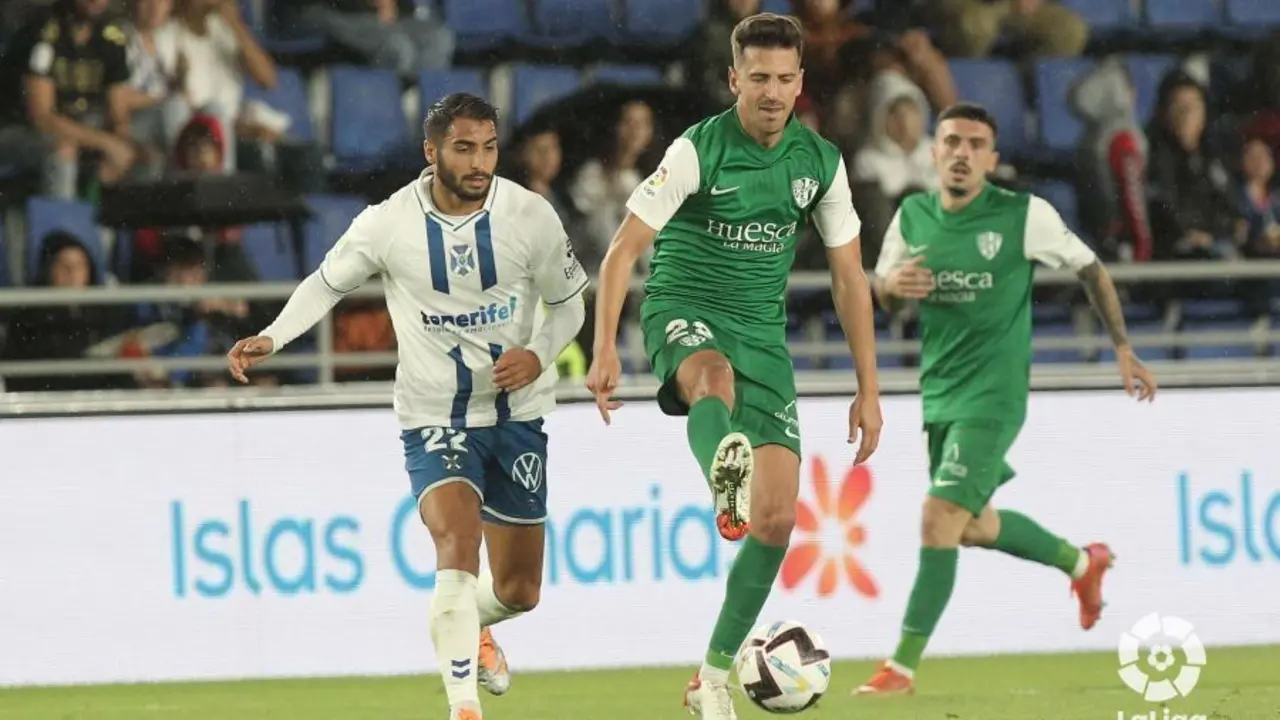 Juan Carlos fue el &uacute;nico que propuso algo diferente en el ataque oscense. | Foto: LaLiga