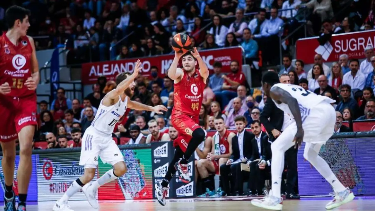 Javi Garc&iacute;a busca conectar con Aday Mara ante el Real Madrid | Foto: Esther Casas / Casademont Zaragoza