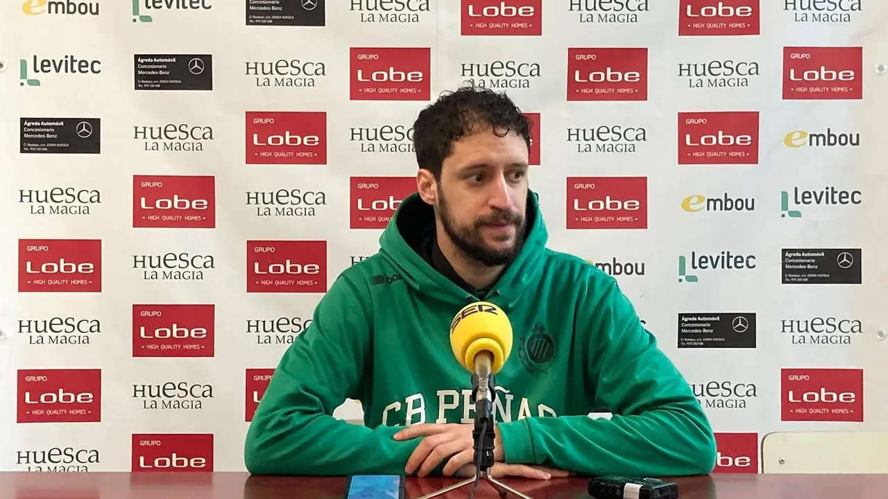 Santi Cerd&aacute;n durante una rueda de prensa. Foto: CB Pe&ntilde;as