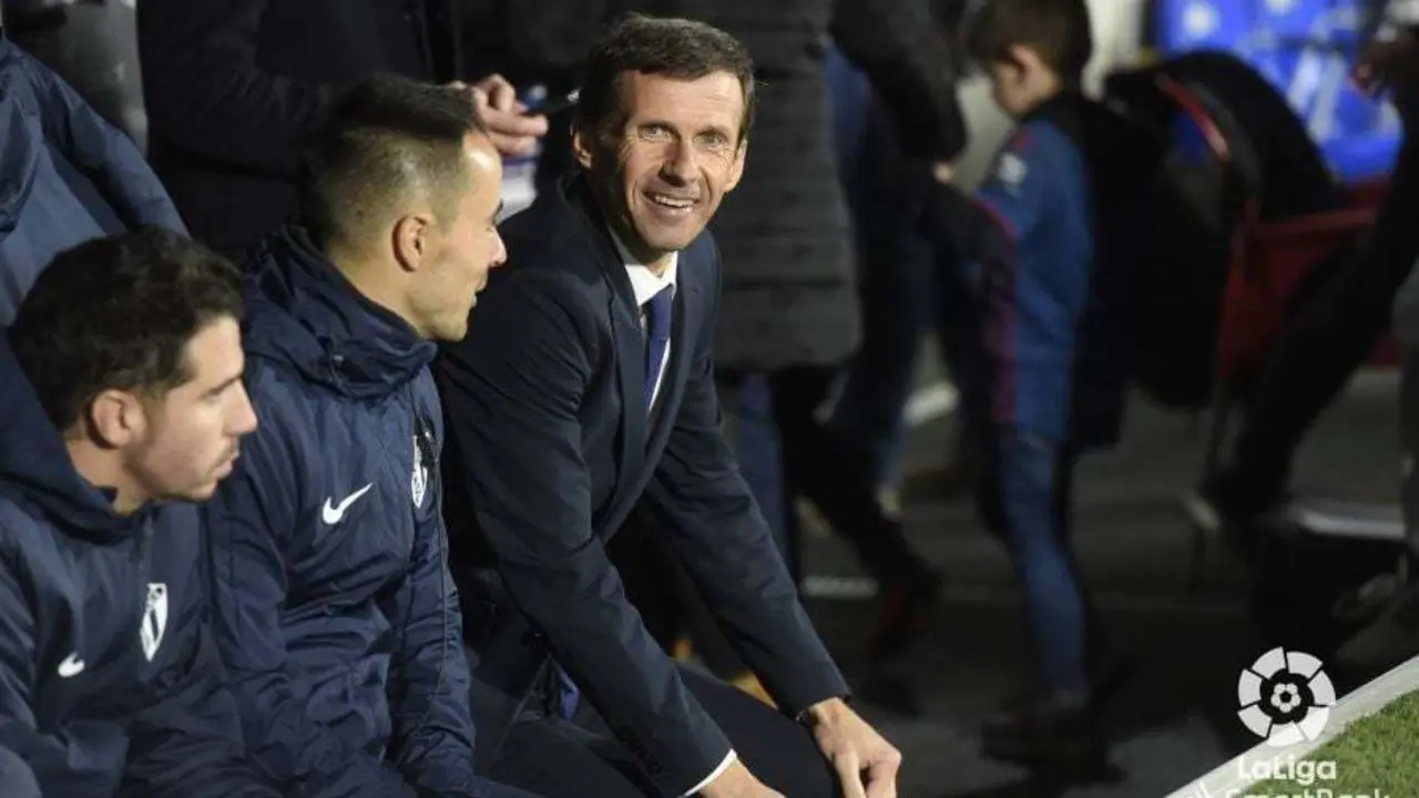 Ziganda sentado en el banquillo en el partido frente al Sporting | Foto: LaLiga