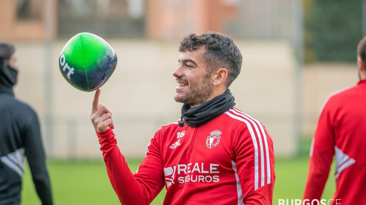 Curro S&aacute;nchez es el jugador distinto en el Burgos, durante el verano estuvo cerca del Zaragoza | Foto: Burgos CF