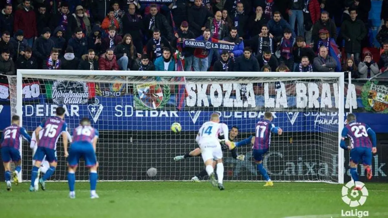 Corpas transform&oacute; el penalti frente al Huesca | Foto: LaLiga
