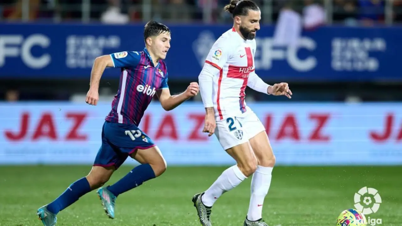 Marc Mateu, en el partido contra el &Eacute;ibar. Foto: LaLiga