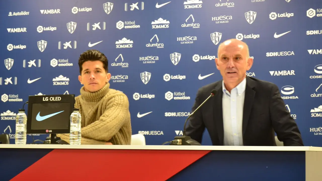 Mart&iacute;n Gonz&aacute;lez durante la presentaci&oacute;n de Juanjo Nieto. Foto: Sportaragon