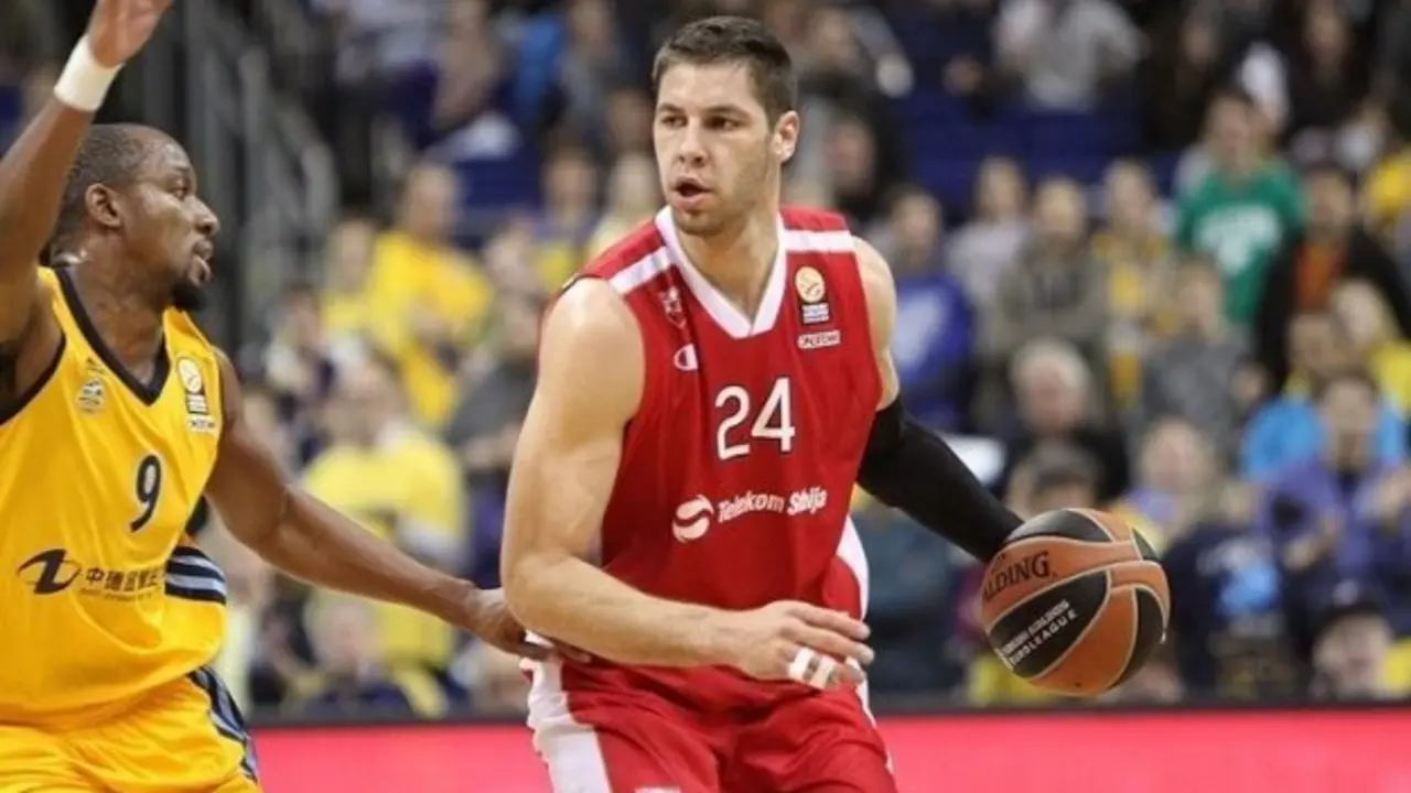 Stefan Jovic, en un partido de competici&oacute;n europea con Estrella Roja | Foto: Euroliga