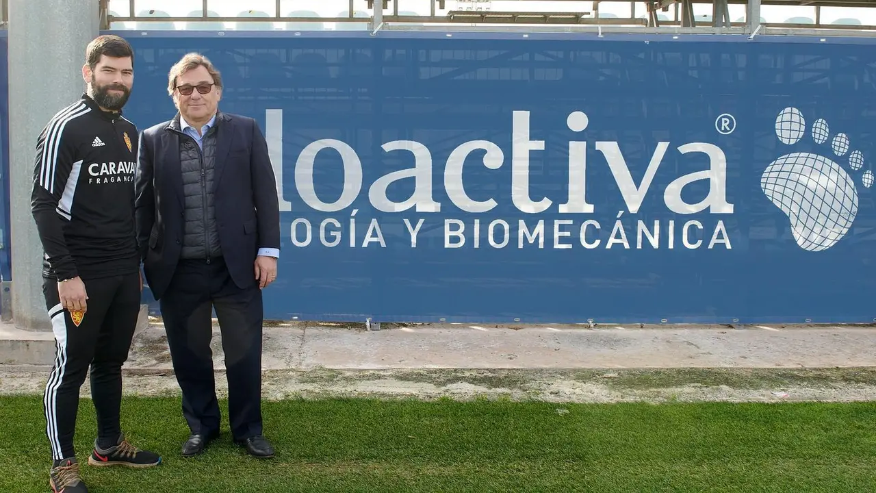  Ra&uacute;l Sanlleh&iacute; y carlos Mart&iacute;n han renovado el acuerdo de colaboraci&oacute;n entre el Real Zaragoza y Podoactiva. Foto: Cedida