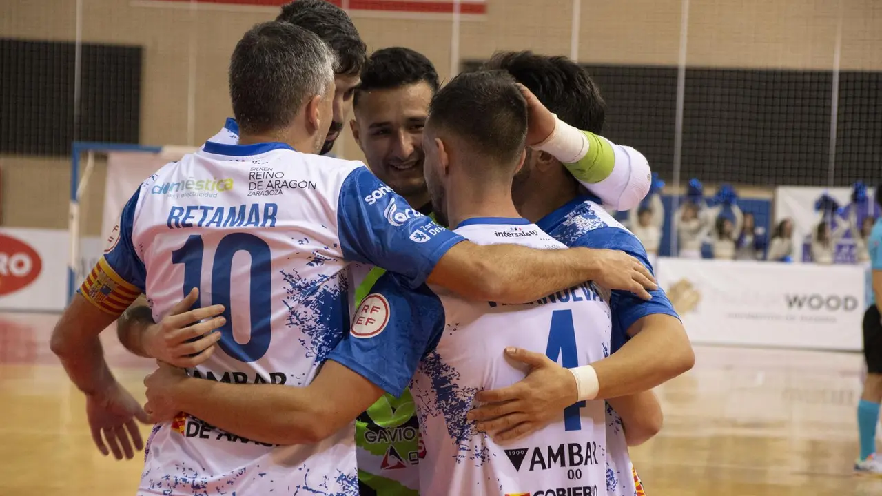 Retamar, Villanueva, Ortego, Rivera y &Aacute;lvarez se abrazan en un gol | Foto: Pedro Luis Serrano