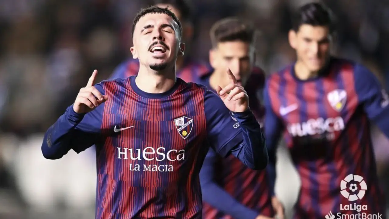 Joaqu&iacute;n, que puede volver al once en el partido del Huesca contra el Albacete, celebra un gol en una imagen de archivo. Foto: LaLiga