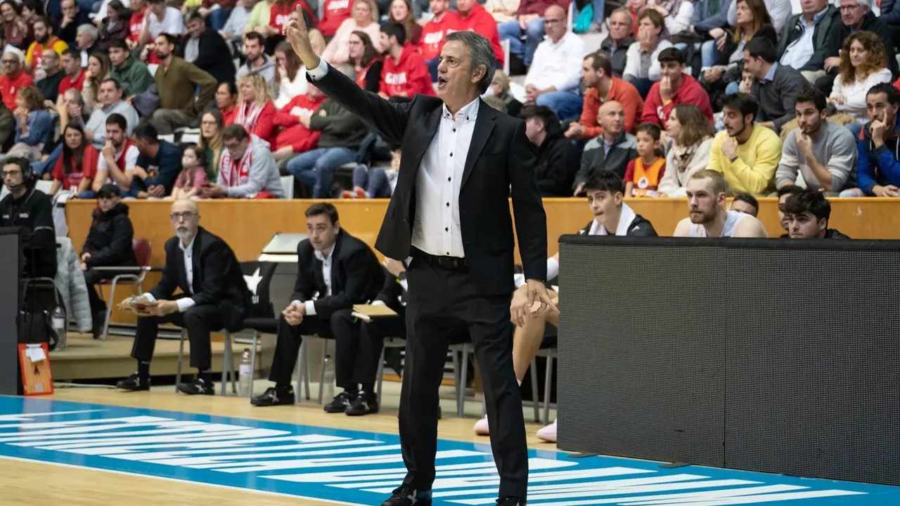 Porfirio Fisac, este domingo en el partido | Foto: S. Geron&eacute;s