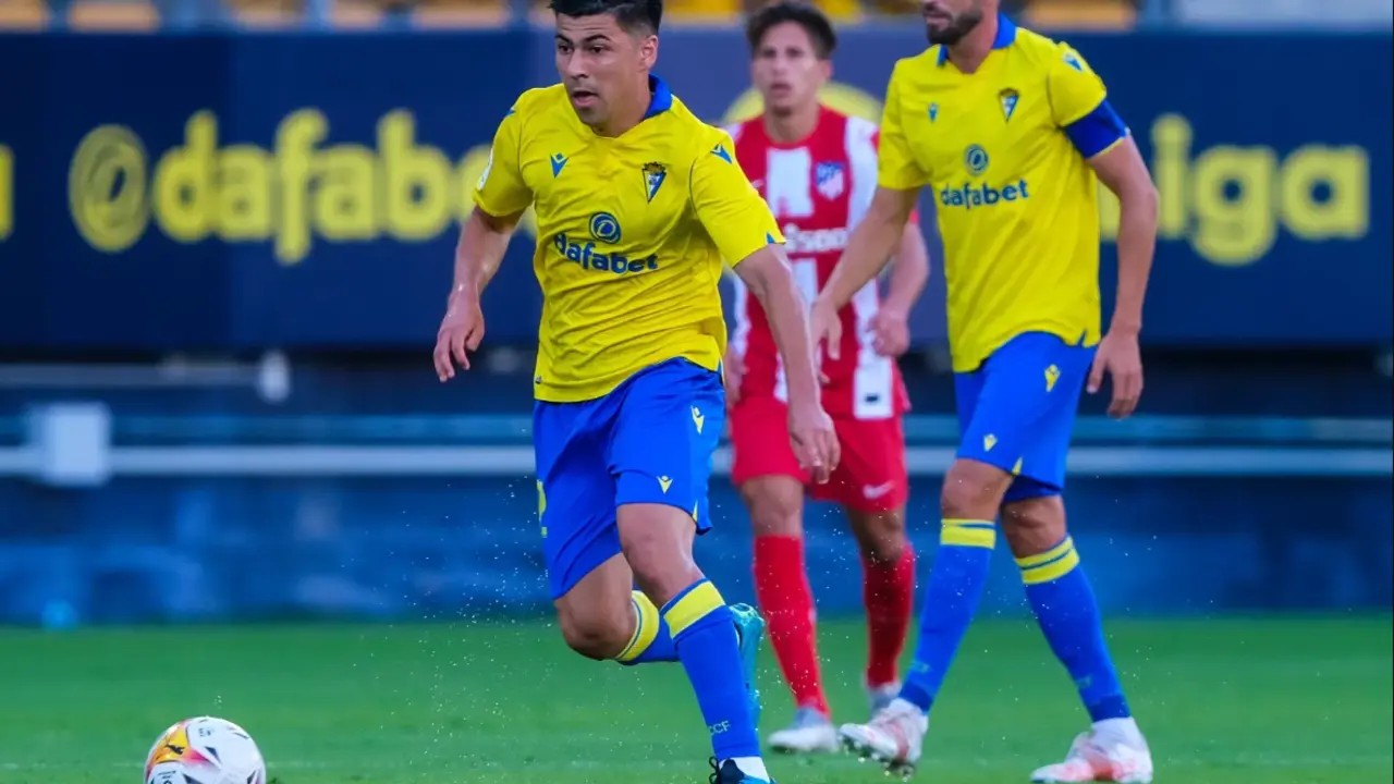 Tom&aacute;s Alarc&oacute;n en un partido amistoso de la pasada temporada | Foto: C&aacute;diz CF