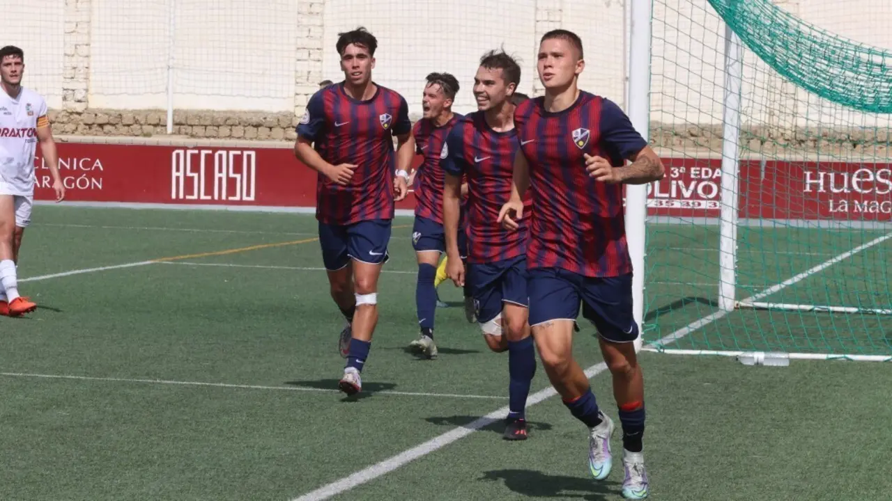 Diego Aznar celebra un gol con la SD Huesca B | Foto: SD Huesca