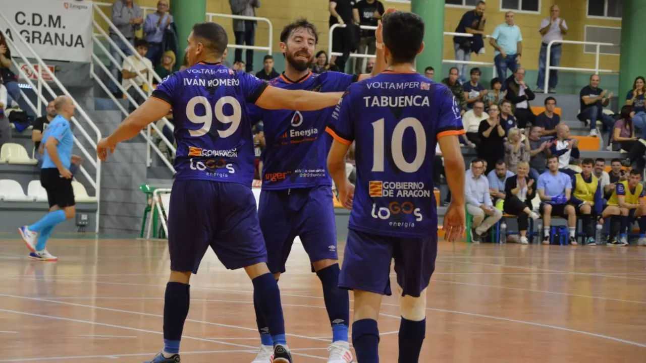 Nano Modrego celebra un gol junto a Iv&aacute;n Romero y Tabuena | Foto: Pedro Luis Serrano