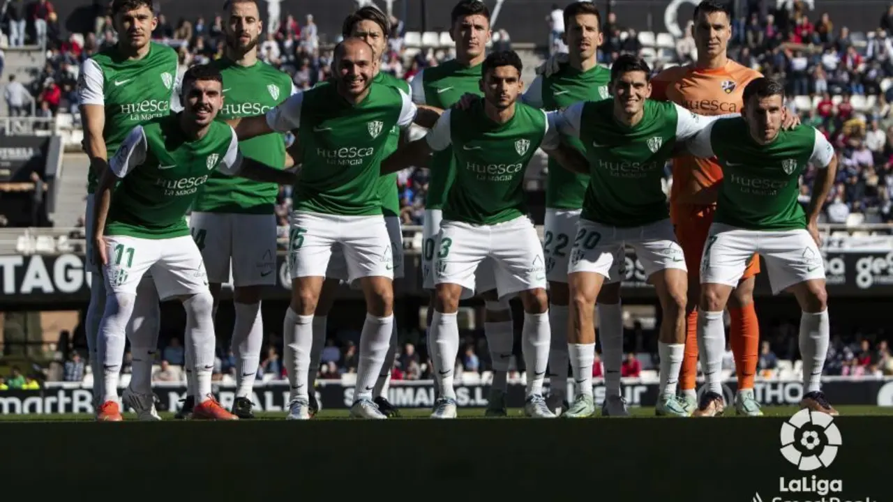 Once del Huesca que salt&oacute; al campo contra el Cartagena. Foto: LaLiga