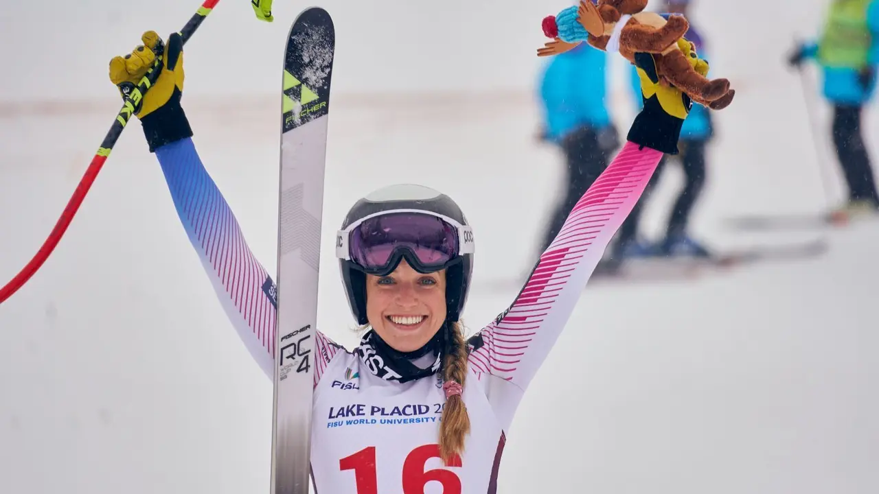 Celia Abad, feliz tras conseguir el bronce en el Supergigante del Mundial Universitario. Foto: Cedida