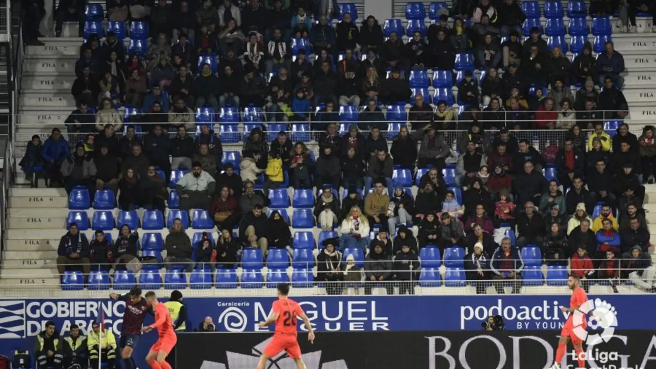 Aficionados de la SD Huesca en el partido contra el Andorra en El Alcoraz. Foto: LaLiga