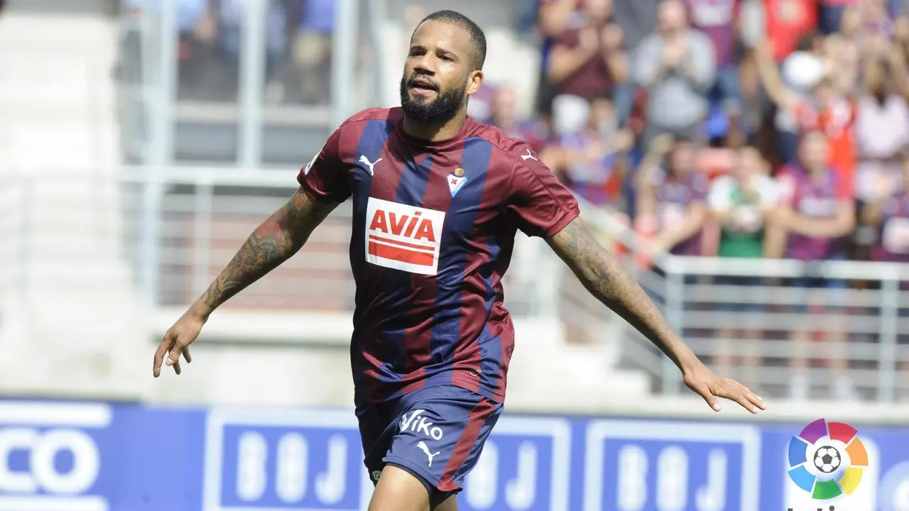 Beb&eacute;, en la imagen, se maneja como una opci&oacute;n interesante para el Real Zaragoza. Foto: LaLiga