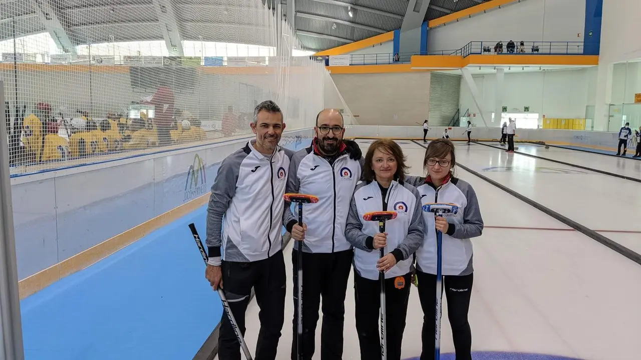 Equipo de curling del CH Jaca que compitee desde este jueves en el dobles mixtos. Foto: Cedida