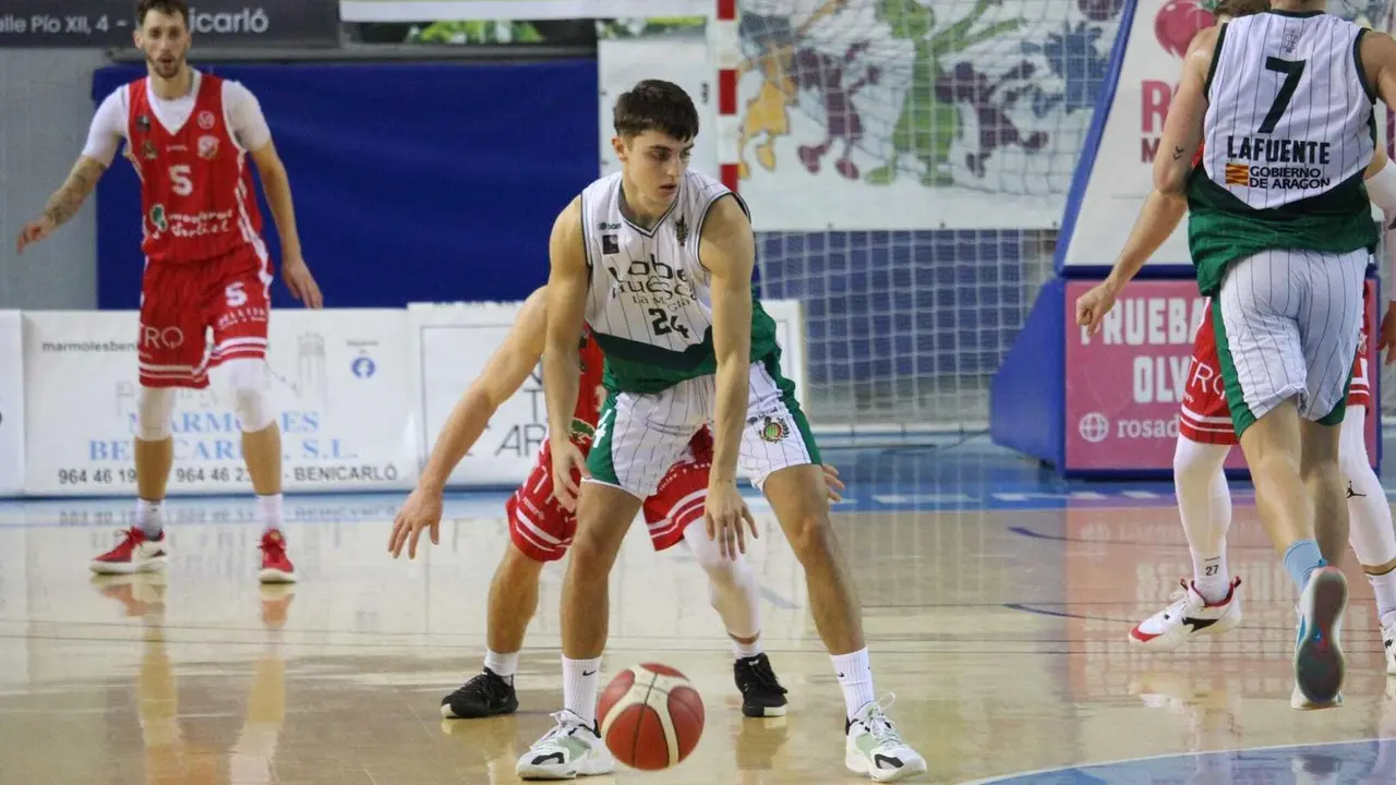 Rub&iacute;n de Celis en el partido entre el Benicarl&oacute; y el Pe&ntilde;as Huesca. Foto: Cedida