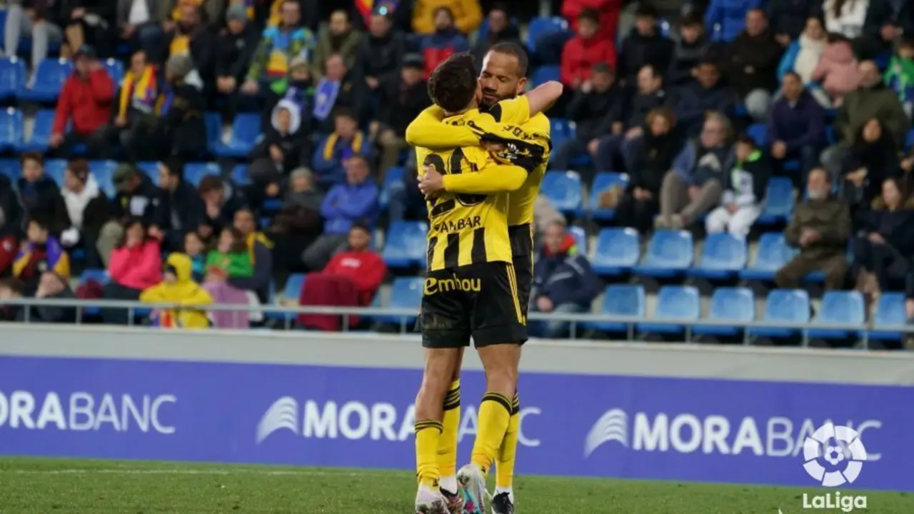 Tiago Beb&eacute; celebrando el gol de la victoria ante el Andorra junto a Giuliano Simeone. | Foto: LaLiga Smartbank