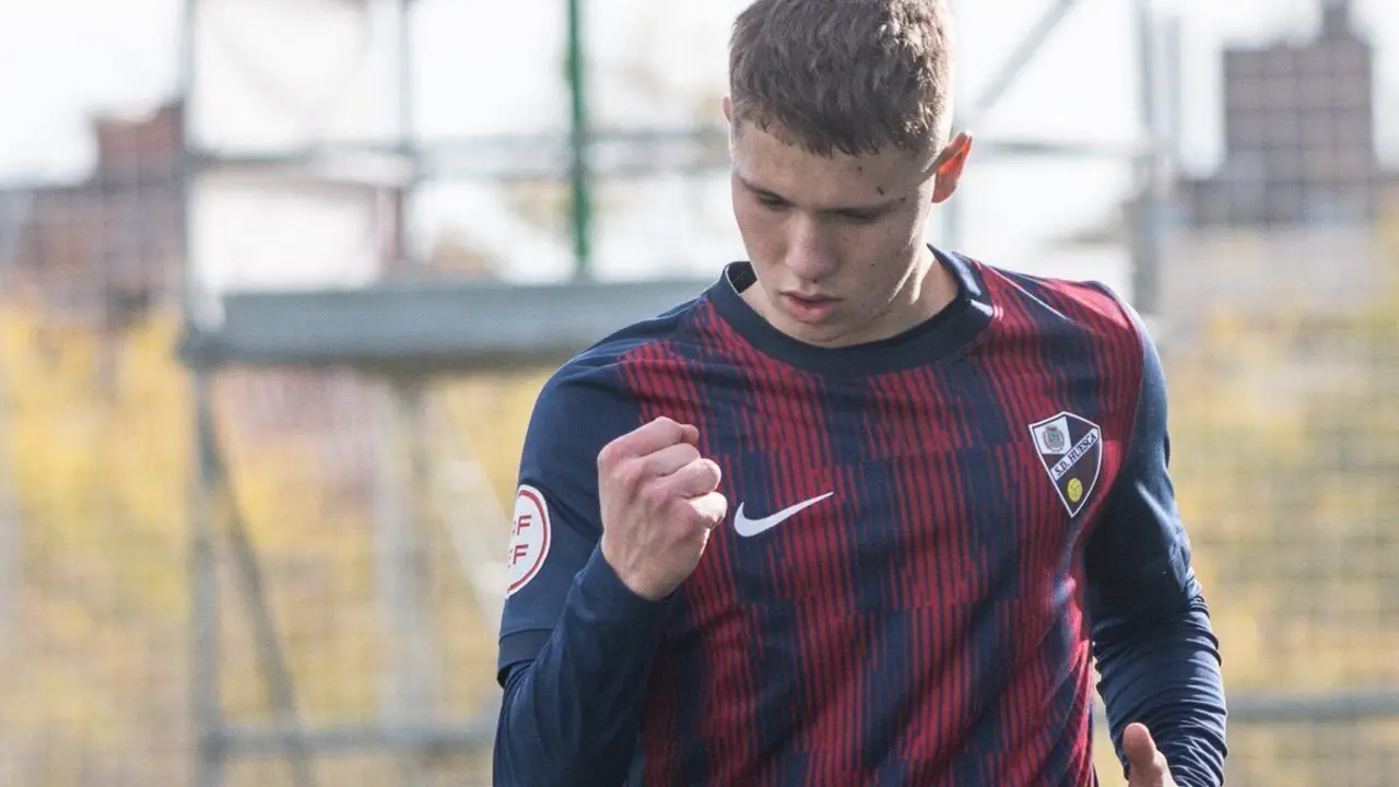 Diego Aznar celebra un gol con la SD Huesca 'B' | Foto: Twitter (diegoaznar9_)