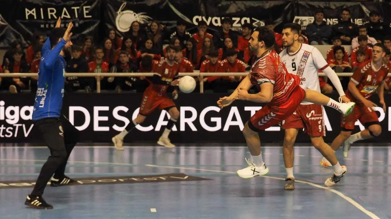 Montoya acab&oacute; con nueve tantos y fue una pesadilla para la defensa del Ciudad de Logro&ntilde;o en el partido contra el Bada Huesca. Foto: C.Pascual