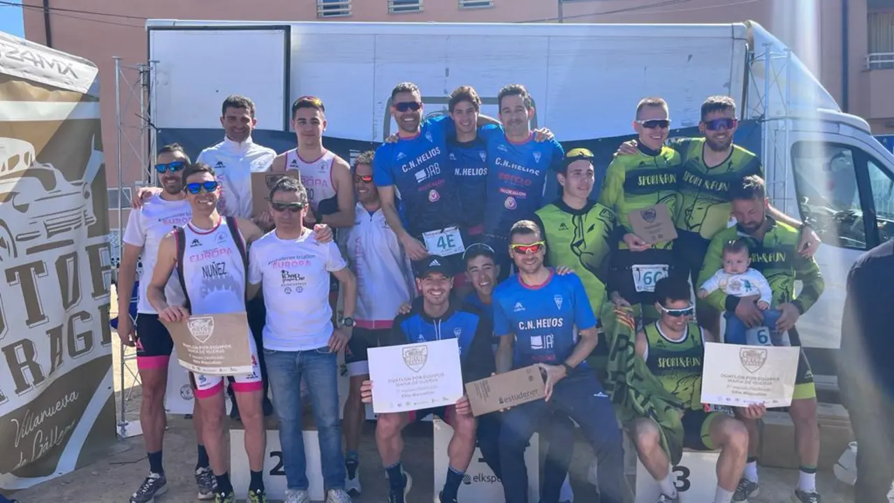 Podio conjunto de los ganadores en el duatl&oacute;n contrarreloj de Mar&iacute;a de Huerca. Foto: Cedida