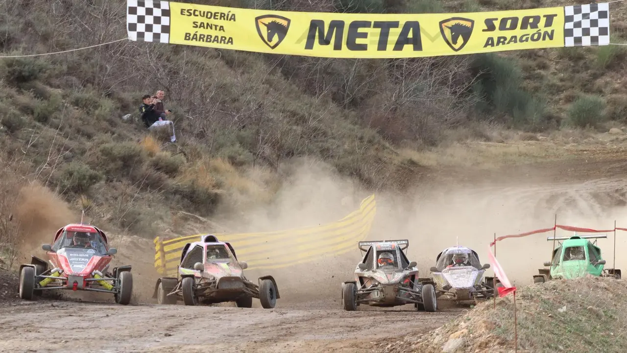 El Car Cross, siempre es una prueba espectacular. En la imagen la celebrada en Utrillas este s&aacute;bado. Foto: FADA