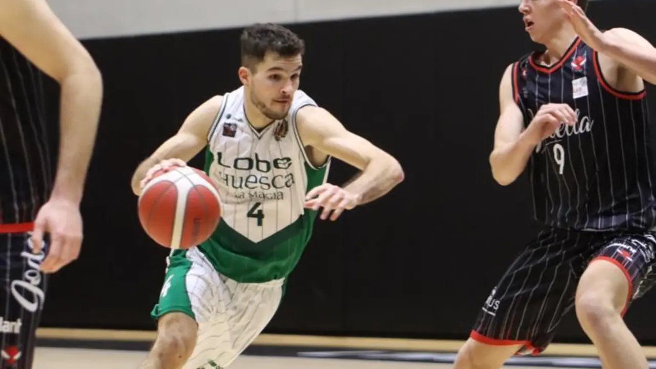 Luis Garc&iacute;a busca una entrada a canasta | Foto: C. Pascual