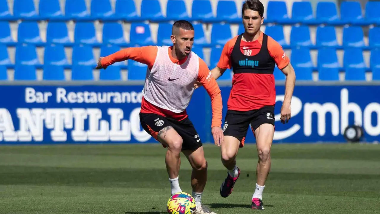 Sielva y Javi Mart&iacute;nez, en la imagen, los dos cedidos en el Huesca. Foto: SD Huesca