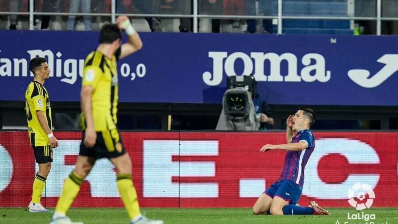 El Real Zaragoza lamenta el gol del empate, obra de Tejero | Foto: La Liga