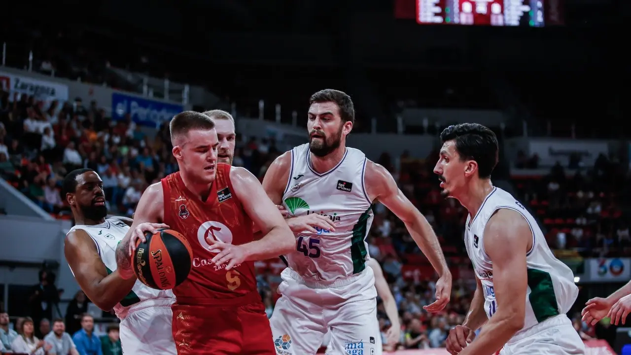 Dino Radoncic ha capturado 7 rebotes | Foto: Esther Casas / Basket Zaragoza