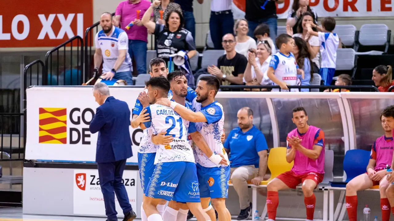 Carlos Garc&iacute;a, Rivera, Ortego y Villanueva celebran un gol | Foto: @ADSala10