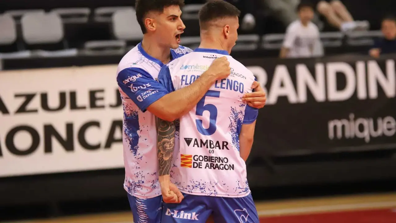 Tomi y Mateo celebran un gol