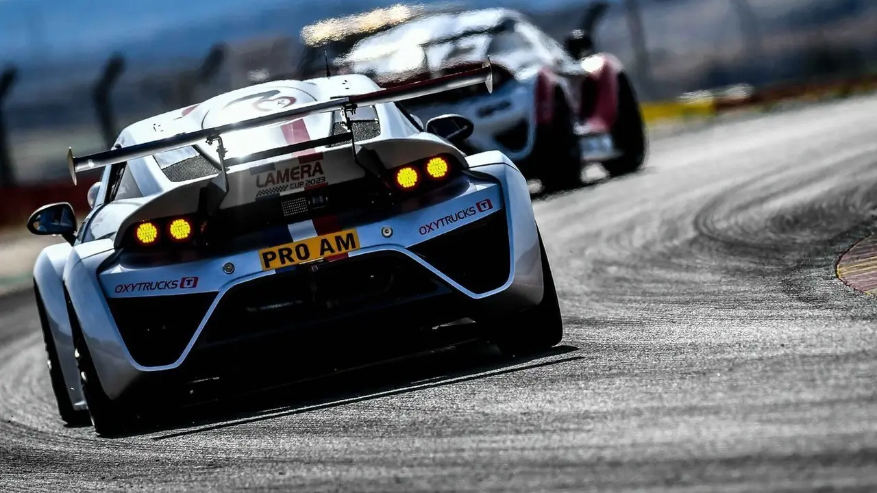 Momento de la carrera. Lamera Cup en Motorland Arag&oacute;n 