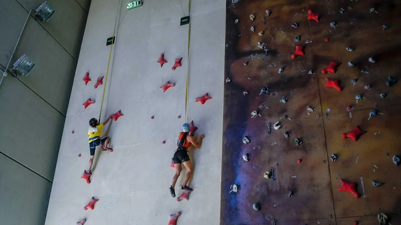 La modalidad de velocidad en la escalada siempre deja im&aacute;genes impactantes. Foto: FAM
