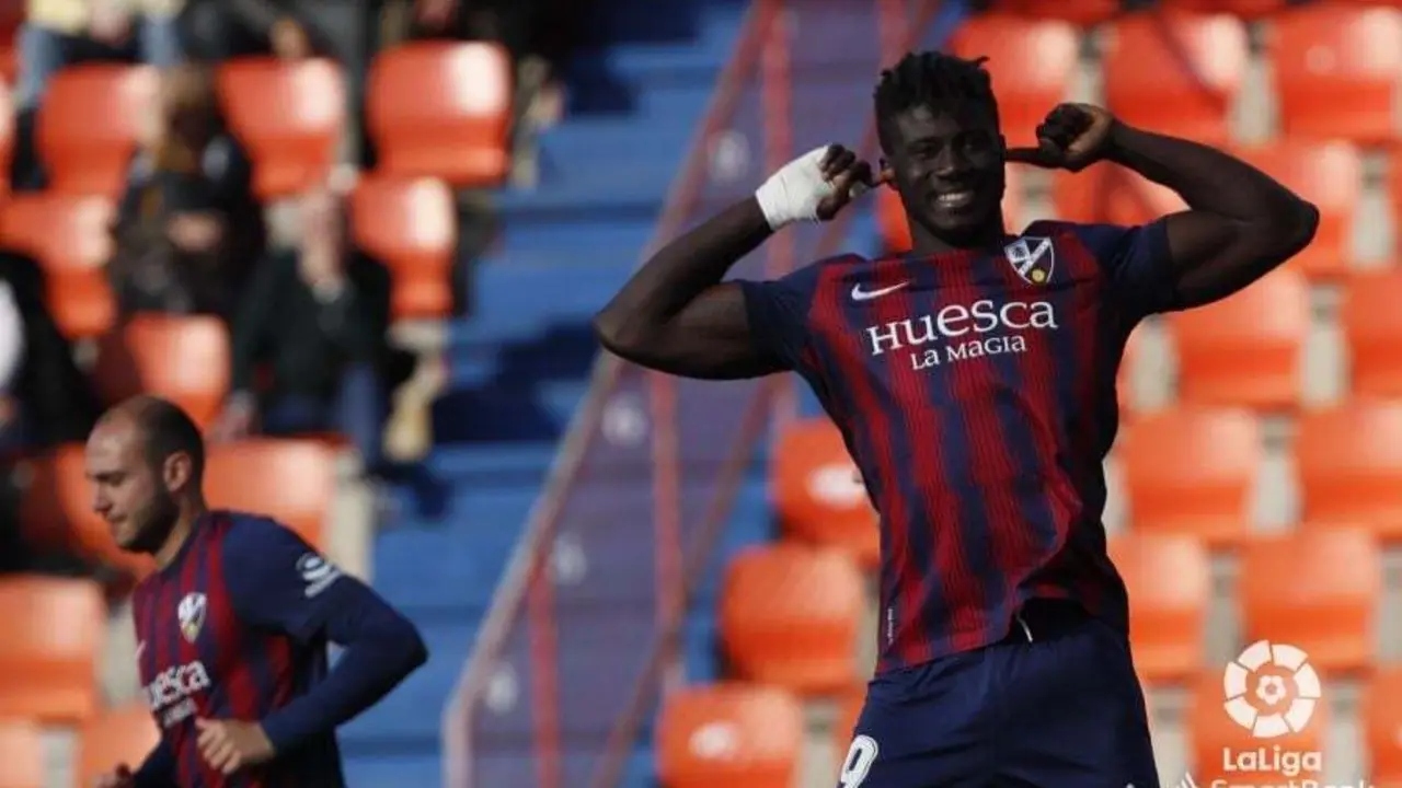 Obeng hizo el 0-2 de la SD Huesca en Lugo con un golazo. Foto: LaLiga