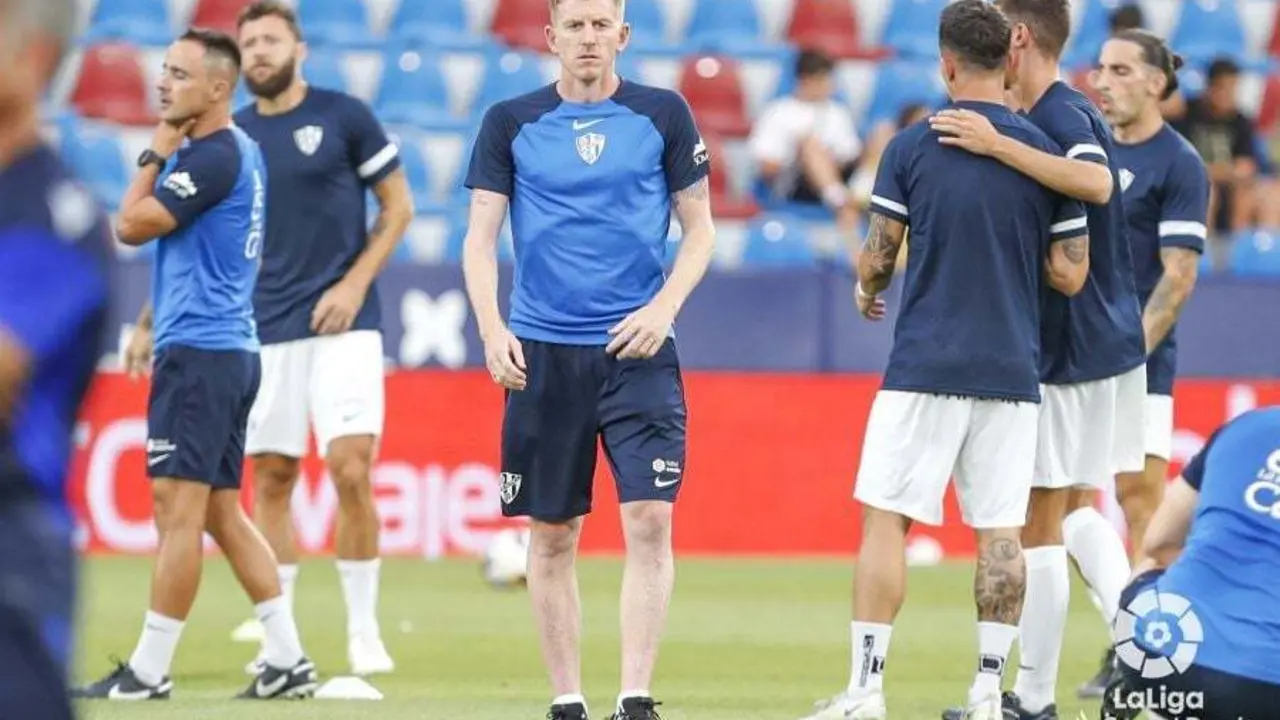 Jos&eacute; Mossa, segundo entrenador de la SD Huesca. Foto: La Liga.