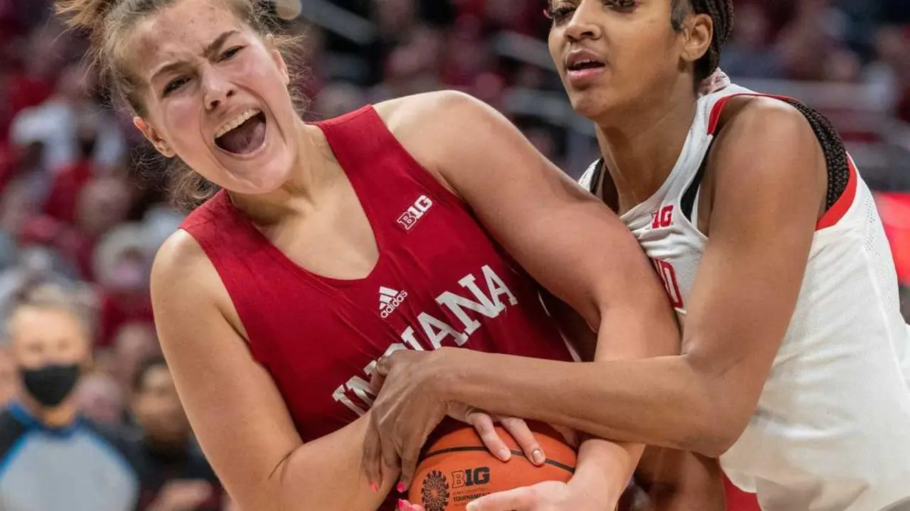Aleksa Gulbe, en un encuentro con los Indiana Hoosers