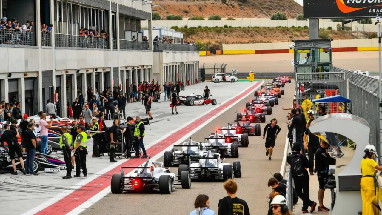 Boxes en el Napa Racing Weekend en el circuito de MotorLand. Foto: MotorLand