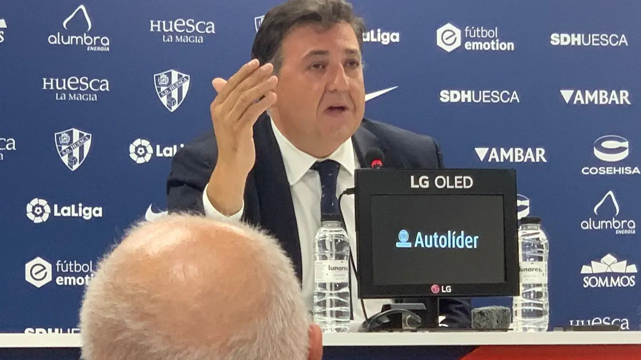 Manolo Torres durante la rueda de prensa de esta ma&ntilde;ana en El Alcoraz. Foto: Sportaragon