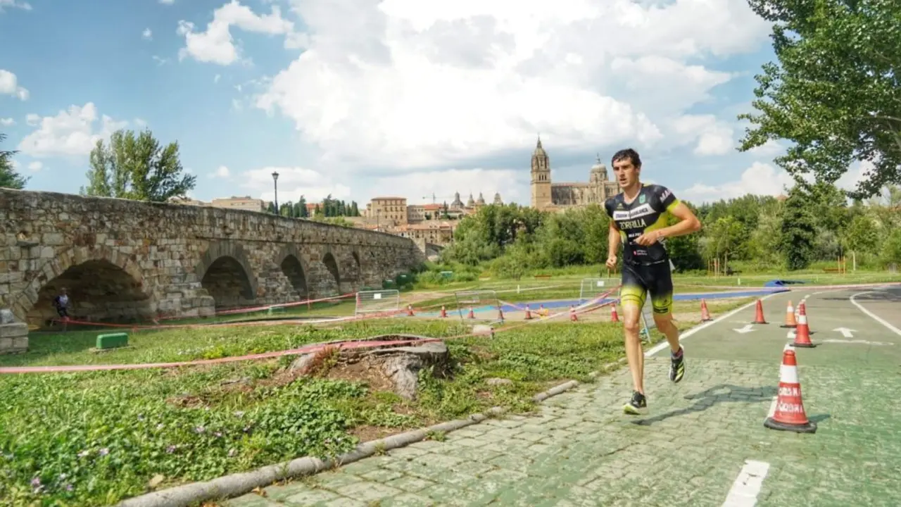 Fernando Zorrilla, en la imagen, en la carrera a pie que fue clave para ganar en Salamanca. Foto: Cedida