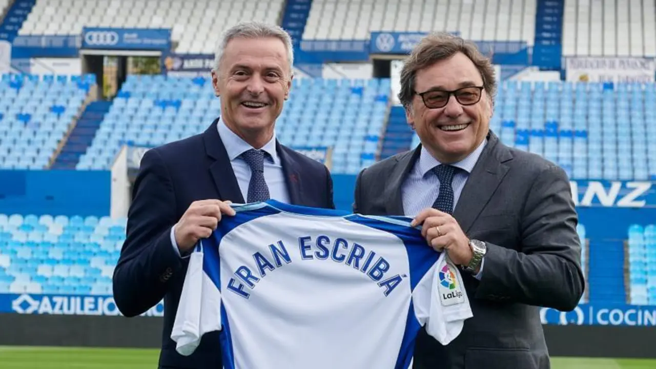 Ra&uacute;l Sanlleh&iacute;, junto a Fran Escrib&aacute; en su presentaci&oacute;n | Foto: Real Zaragoza