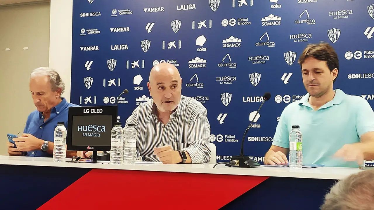 Pet&oacute;n, Callizo y Ortas durante la rueda de prensa para hablar de la situaci&oacute;n del club. Foto: Sportaragon