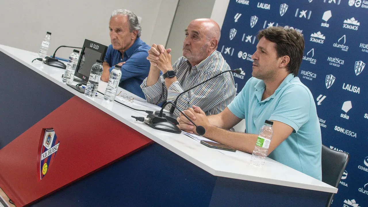 De izquierda a derecha, Pet&oacute;n, Fernando Callizo y Josete Ortas, en una rueda de prensa de archivo. Foto: Sportaragon