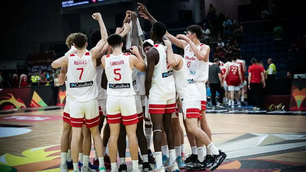 La selecci&oacute;n revalida el t&iacute;tulo de 1999 | Foto: FIBA